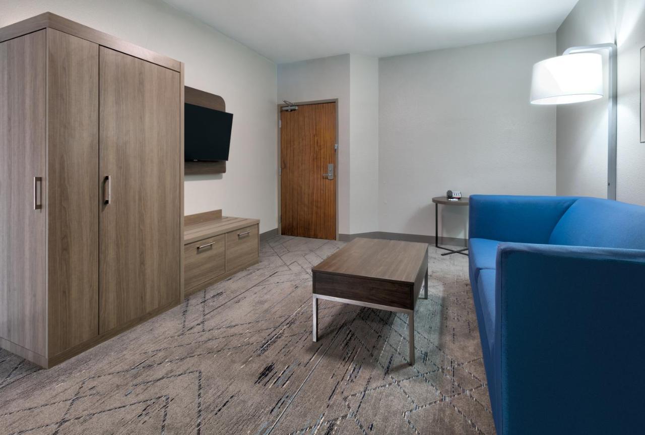 Holiday Inn Express & Suites - Dallas Park Central Northeast By Ihg Exterior photo