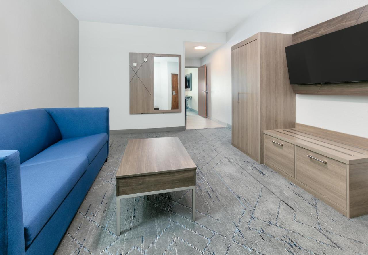 Holiday Inn Express & Suites - Dallas Park Central Northeast By Ihg Exterior photo