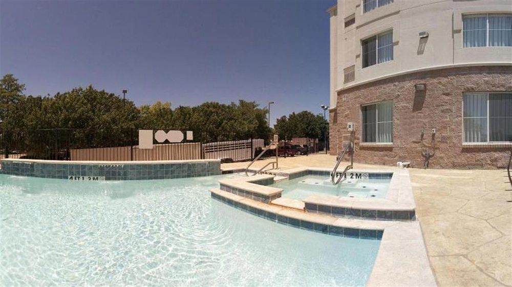 Holiday Inn Express & Suites - Dallas Park Central Northeast By Ihg Exterior photo