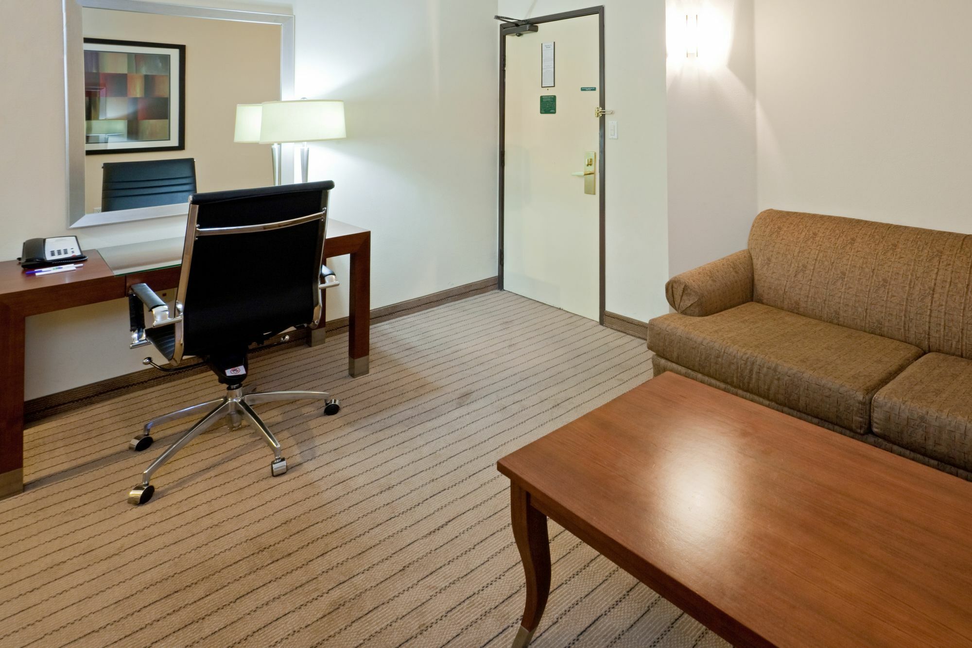 Holiday Inn Express & Suites - Dallas Park Central Northeast By Ihg Room photo